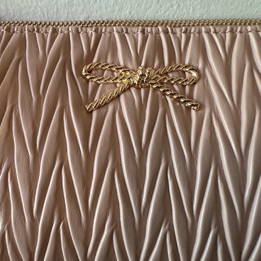 Vince Camuto Blush Pink Quilted Bag Gold Bow Pearl-like Zipper Pull NWT - Picture 4 of 5